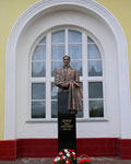 Памятник Бунину, станция Ефремов.